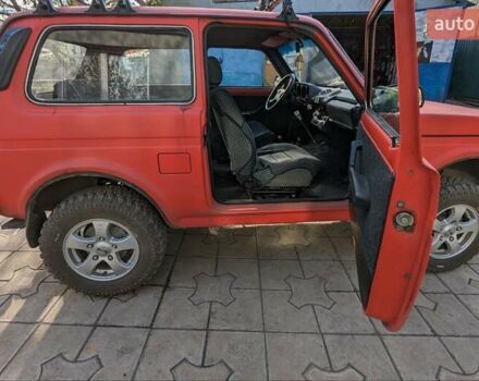 Красный ВАЗ 2121 Нива, объемом двигателя 1.6 л и пробегом 127 тыс. км за 2397 $, фото 3 на Automoto.ua