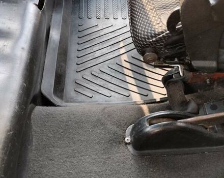 Красный ВАЗ 2121 Нива, объемом двигателя 1.6 л и пробегом 100 тыс. км за 2500 $, фото 4 на Automoto.ua