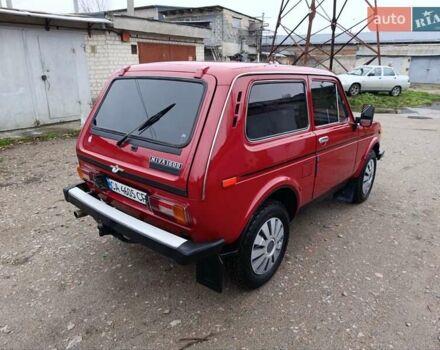 Красный ВАЗ 2121 Нива, объемом двигателя 1.6 л и пробегом 162 тыс. км за 2699 $, фото 3 на Automoto.ua