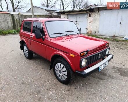 Красный ВАЗ 2121 Нива, объемом двигателя 1.6 л и пробегом 162 тыс. км за 2699 $, фото 1 на Automoto.ua