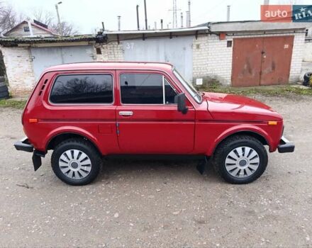 Красный ВАЗ 2121 Нива, объемом двигателя 1.6 л и пробегом 162 тыс. км за 2699 $, фото 2 на Automoto.ua