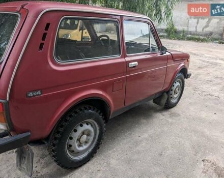 Красный ВАЗ 2121 Нива, объемом двигателя 1.7 л и пробегом 208 тыс. км за 2600 $, фото 1 на Automoto.ua
