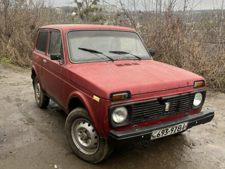 Красный ВАЗ 2121 Нива, объемом двигателя 1.6 л и пробегом 200 тыс. км за 1200 $, фото 1 на Automoto.ua