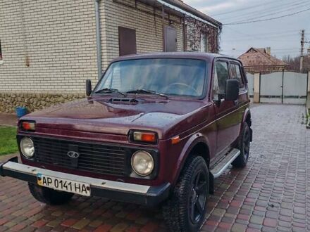 Красный ВАЗ 2121 Нива, объемом двигателя 1.6 л и пробегом 200 тыс. км за 2650 $, фото 1 на Automoto.ua