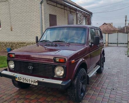 Красный ВАЗ 2121 Нива, объемом двигателя 1.6 л и пробегом 200 тыс. км за 2650 $, фото 1 на Automoto.ua