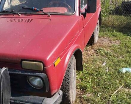 Красный ВАЗ 2121 Нива, объемом двигателя 1.6 л и пробегом 180 тыс. км за 1060 $, фото 1 на Automoto.ua