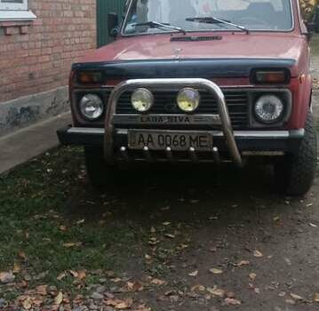 Красный ВАЗ 2121 Нива, объемом двигателя 1.6 л и пробегом 25 тыс. км за 3500 $, фото 1 на Automoto.ua