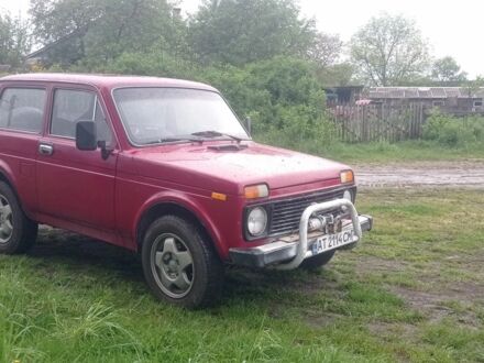 ВАЗ 2121 Нива 1988 у Івано-Франківську на Automoto.ua Червоний ВАЗ 2121 Нива, об'ємом двигуна 1.6 л та пробігом 120 тис. км за 2100 $, фото 1 на Automoto.ua