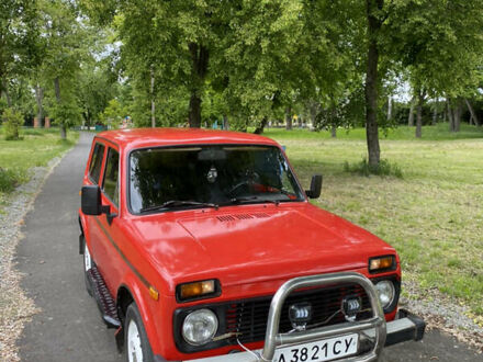 Червоний ВАЗ 2121 Нива, об'ємом двигуна 1.6 л та пробігом 100 тис. км за 2650 $, фото 1 на Automoto.ua