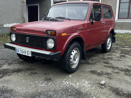 Красный ВАЗ 2121 Нива, объемом двигателя 1.6 л и пробегом 147 тыс. км за 3200 $, фото 1 на Automoto.ua