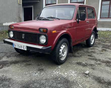 Красный ВАЗ 2121 Нива, объемом двигателя 1.6 л и пробегом 147 тыс. км за 3200 $, фото 1 на Automoto.ua
