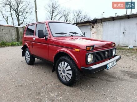 Красный ВАЗ 2121 Нива, объемом двигателя 1.6 л и пробегом 162 тыс. км за 2699 $, фото 1 на Automoto.ua