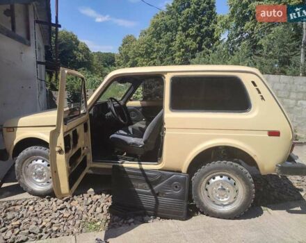 Желтый ВАЗ 2121 Нива, объемом двигателя 0 л и пробегом 225 тыс. км за 2000 $, фото 3 на Automoto.ua