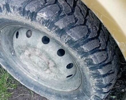 Желтый ВАЗ 2121 Нива, объемом двигателя 1.6 л и пробегом 200 тыс. км за 2100 $, фото 3 на Automoto.ua