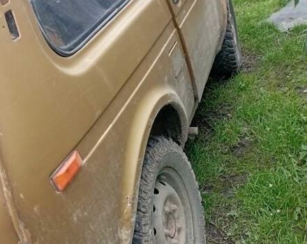 Желтый ВАЗ 2121 Нива, объемом двигателя 1.6 л и пробегом 200 тыс. км за 2100 $, фото 4 на Automoto.ua