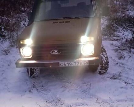Желтый ВАЗ 2121 Нива, объемом двигателя 1.6 л и пробегом 200 тыс. км за 2100 $, фото 7 на Automoto.ua