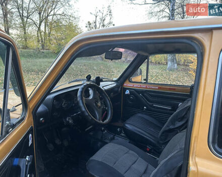 Желтый ВАЗ 2121 Нива, объемом двигателя 1.59 л и пробегом 100 тыс. км за 2400 $, фото 8 на Automoto.ua