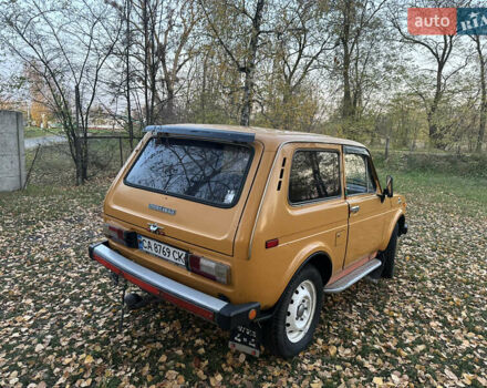 Желтый ВАЗ 2121 Нива, объемом двигателя 1.59 л и пробегом 100 тыс. км за 2400 $, фото 4 на Automoto.ua
