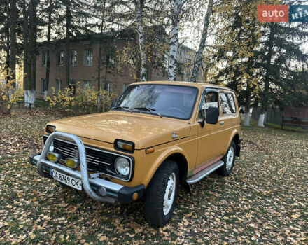 Желтый ВАЗ 2121 Нива, объемом двигателя 1.59 л и пробегом 100 тыс. км за 2400 $, фото 5 на Automoto.ua