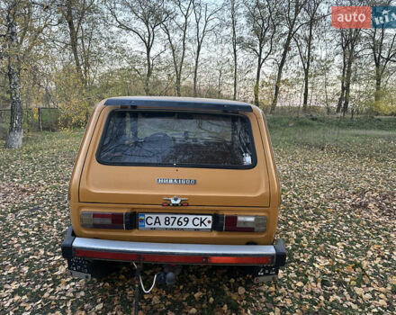 Желтый ВАЗ 2121 Нива, объемом двигателя 1.59 л и пробегом 100 тыс. км за 2400 $, фото 6 на Automoto.ua