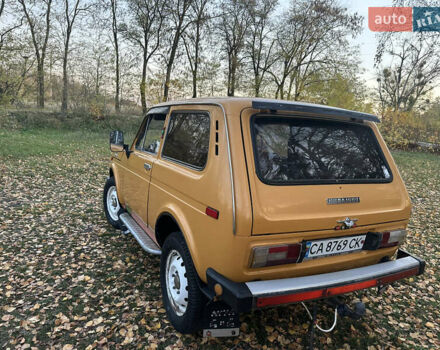 Желтый ВАЗ 2121 Нива, объемом двигателя 1.59 л и пробегом 100 тыс. км за 2400 $, фото 7 на Automoto.ua