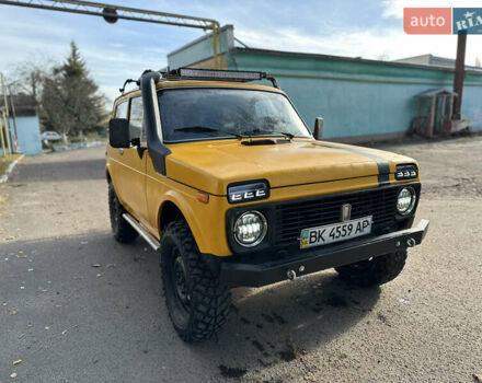 Желтый ВАЗ 2121 Нива, объемом двигателя 1.6 л и пробегом 250 тыс. км за 2950 $, фото 2 на Automoto.ua