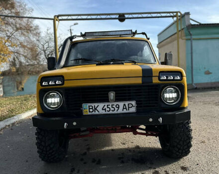 Желтый ВАЗ 2121 Нива, объемом двигателя 1.6 л и пробегом 250 тыс. км за 2950 $, фото 1 на Automoto.ua