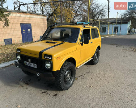 Желтый ВАЗ 2121 Нива, объемом двигателя 1.6 л и пробегом 250 тыс. км за 2950 $, фото 5 на Automoto.ua