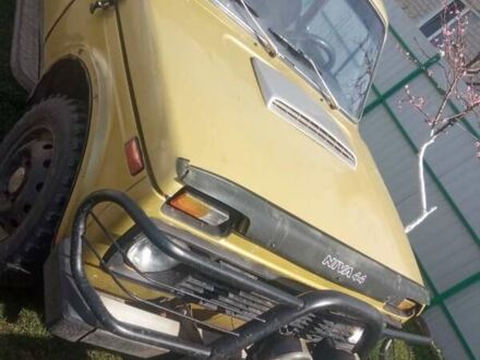 ВАЗ 2121 Нива 1980 у Костополе на Automoto.ua Жовтий ВАЗ 2121 Нива, об'ємом двигуна 1.7 л та пробігом 100 тис. км за 1500 $, фото 1 на Automoto.ua