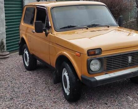 Желтый ВАЗ 2121 Нива, объемом двигателя 1.58 л и пробегом 85 тыс. км за 2600 $, фото 1 на Automoto.ua