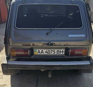 Серый ВАЗ 2121 Нива, объемом двигателя 1.57 л и пробегом 180 тыс. км за 1700 $, фото 1 на Automoto.ua