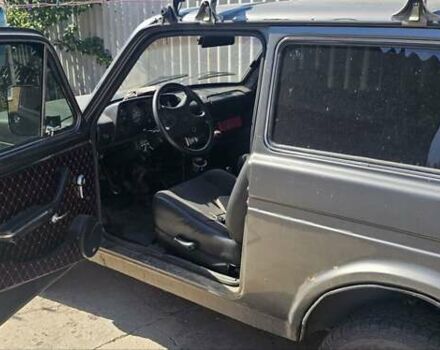 Серый ВАЗ 2121 Нива, объемом двигателя 1.57 л и пробегом 180 тыс. км за 1700 $, фото 9 на Automoto.ua