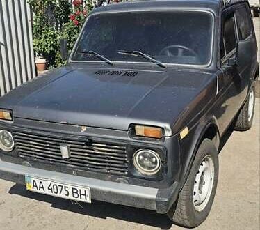 Серый ВАЗ 2121 Нива, объемом двигателя 1.57 л и пробегом 180 тыс. км за 1700 $, фото 1 на Automoto.ua