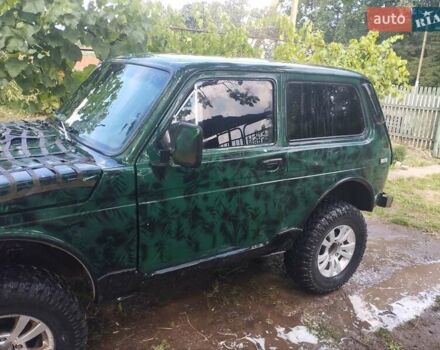 Зеленый ВАЗ 2121 Нива, объемом двигателя 1.6 л и пробегом 200 тыс. км за 1750 $, фото 2 на Automoto.ua
