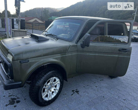 Зеленый ВАЗ 2121 Нива, объемом двигателя 1.6 л и пробегом 100 тыс. км за 3000 $, фото 1 на Automoto.ua