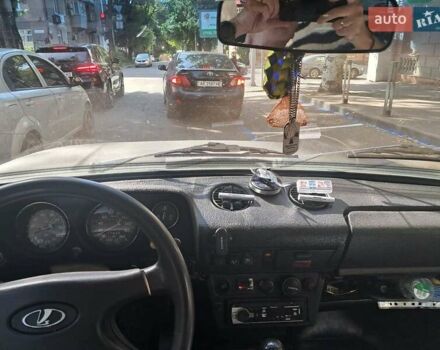 Зелений ВАЗ 2121 Нива, об'ємом двигуна 1.7 л та пробігом 250 тис. км за 1950 $, фото 2 на Automoto.ua