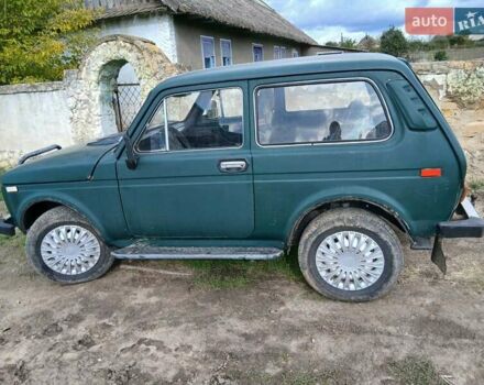 Зеленый ВАЗ 2121 Нива, объемом двигателя 1.6 л и пробегом 250 тыс. км за 2000 $, фото 1 на Automoto.ua