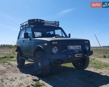 Зеленый ВАЗ 2121 Нива, объемом двигателя 1.57 л и пробегом 310 тыс. км за 3300 $, фото 1 на Automoto.ua