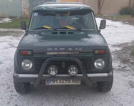 Зеленый ВАЗ 2121 Нива, объемом двигателя 1.57 л и пробегом 100 тыс. км за 3000 $, фото 1 на Automoto.ua