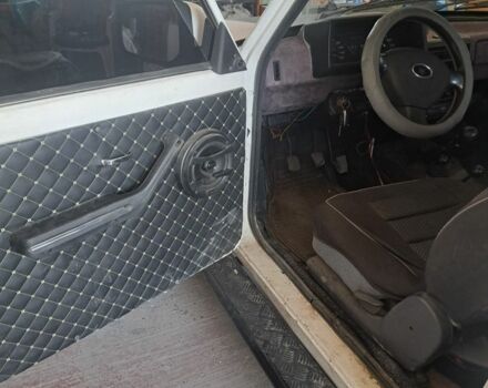 Белый ВАЗ 21213 Niva, объемом двигателя 1.7 л и пробегом 97 тыс. км за 2000 $, фото 4 на Automoto.ua