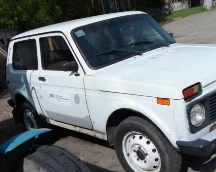 Белый ВАЗ 21213 Niva, объемом двигателя 1.7 л и пробегом 289 тыс. км за 991 $, фото 2 на Automoto.ua