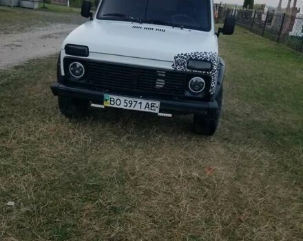 Белый ВАЗ 21213 Niva, объемом двигателя 1.6 л и пробегом 100 тыс. км за 3100 $, фото 1 на Automoto.ua
