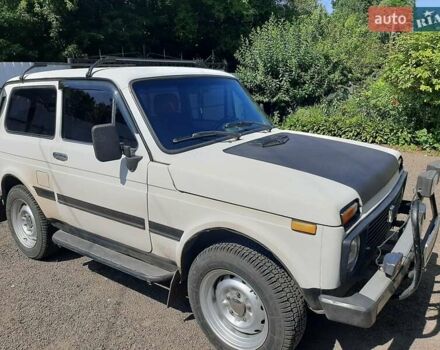 Белый ВАЗ 21213 Niva, объемом двигателя 1.7 л и пробегом 140 тыс. км за 3600 $, фото 1 на Automoto.ua