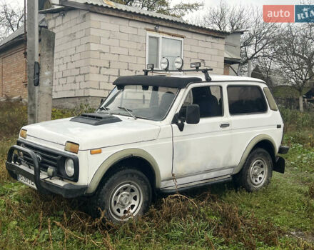 Белый ВАЗ 21213 Niva, объемом двигателя 1.7 л и пробегом 150 тыс. км за 1900 $, фото 1 на Automoto.ua