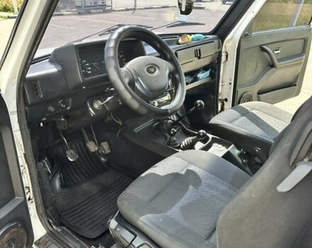 Белый ВАЗ 21213 Niva, объемом двигателя 1.6 л и пробегом 372 тыс. км за 3500 $, фото 5 на Automoto.ua
