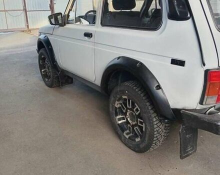 Белый ВАЗ 21213 Niva, объемом двигателя 1.6 л и пробегом 170 тыс. км за 3000 $, фото 17 на Automoto.ua
