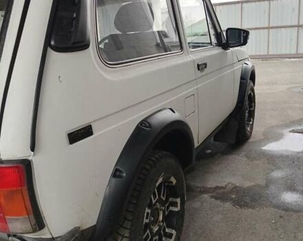 Белый ВАЗ 21213 Niva, объемом двигателя 1.6 л и пробегом 170 тыс. км за 3000 $, фото 14 на Automoto.ua