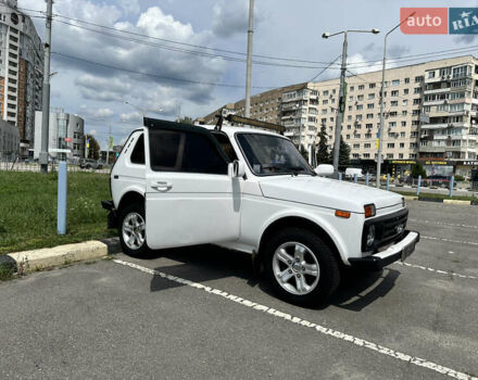 Белый ВАЗ 21213 Niva, объемом двигателя 1.6 л и пробегом 372 тыс. км за 3500 $, фото 1 на Automoto.ua