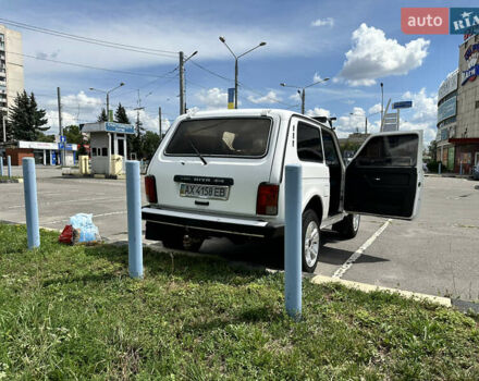 Белый ВАЗ 21213 Niva, объемом двигателя 1.6 л и пробегом 372 тыс. км за 3500 $, фото 3 на Automoto.ua