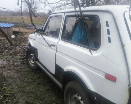 Белый ВАЗ 21213 Niva, объемом двигателя 1.7 л и пробегом 350 тыс. км за 1000 $, фото 3 на Automoto.ua